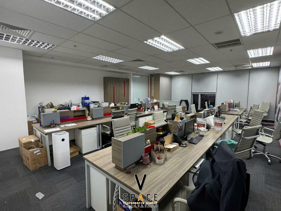 Hot Desk vs Fixed Desk: Nên chọn gì cho văn phòng hiện đại?